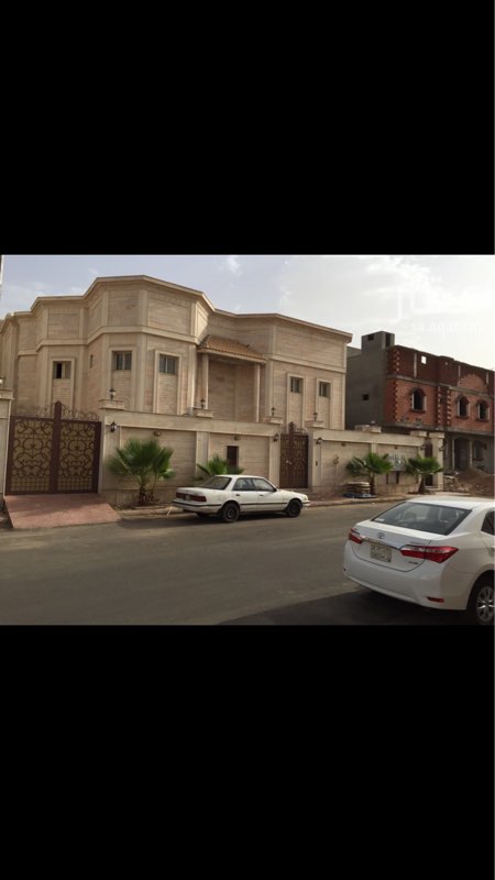 1400879 فيلا عمرها ٣ سنوات + 3 شقق عمرها ٨ سنوات للبيع شارع عرض ١٦ متر بناء شخصي بإشراف هندسي مسطحات البناء 1210 م الفيلا مكيفة بالكامل مؤجرة ب ٨٠،٠٠٠ ريال
الدور الأرضي 2 صالون رجال متصلة ، مقلط ، صالة طعام ، صالون نساء ، صالة رئيسية ، مطبخ 2 دورة مياه دورالضيافة موثث بالكامل الدور العلوي ٧ غرف نوم + صالة عائلية + كافتيريا ،الشقق مؤجرة ب ٧٢،٠٠٠ ريال سنوياً كل شقة لها مدخلين ، لكل شقة 5 غرف وصالة 3 حمام ومطبخ
عليها قرض عقاري ٢٠٠ الف البيع مباشرة من المالك السعرقابل للتفاوض للمعاينة يلزم التنسيق