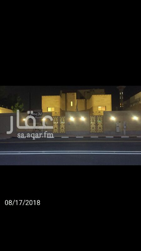 1369304 افضل موقع في الخبر تقع على تقاطع طريق الملك سلمان مع شارع الامير تركي و على خطوات من البحر. الفيلا مجهزة بالكامل بتكييف مركزي وسخان مركزي.كذلك ارضيات رخام للدور الارضي و باركيه خشبي للدور العلوي.
محتويات الفيلا:
الدور الأرضي: مجلس ضيوف و صالة طعام للضيوف و صالة معيشة و صالة طعام عائلية، بالإضافة إلى مطبخ واسع و دورة مياه.
الدور الثاني: يتكون من ثلاثة غرف نوم و دورتين مياه و صالة معيشة مع بلكونة واسعة.
بالإضافة لغرفة سائق/خادمة
فناء واسع و قراج ل4 سيارات و ملحق بدورة مياه و ركن طبخ.