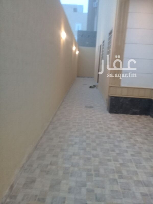 1447169 فيلا دبلكس في القيروان
تحت استقبال وغرفة نساء وفوق ٤غرف وفي السطح غرفتبن