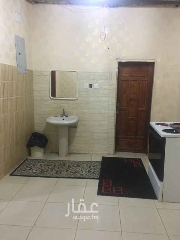 1374366 استراحه على طريق تبوك منطقة الجوا
تتكون من مجلس كبير وغرفة نوم وصاله ومطبخ ودورة مياه. ويوجد فيها نخل وليمون
الاستراحه على ثلاث شوارع واصلها الكهرباء والماء على حساب البلديه