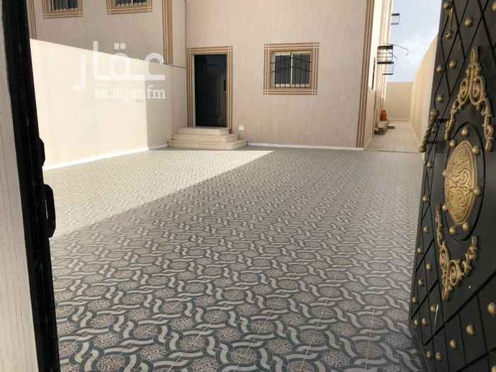 1428828 دور أرضي على طريق الملك عبدالله فناء خارجي كبير
عداد كهرباء مستقل
خزان ماء أرضي وعلوي مستقل
يوجد غرفة نوم للخادمة