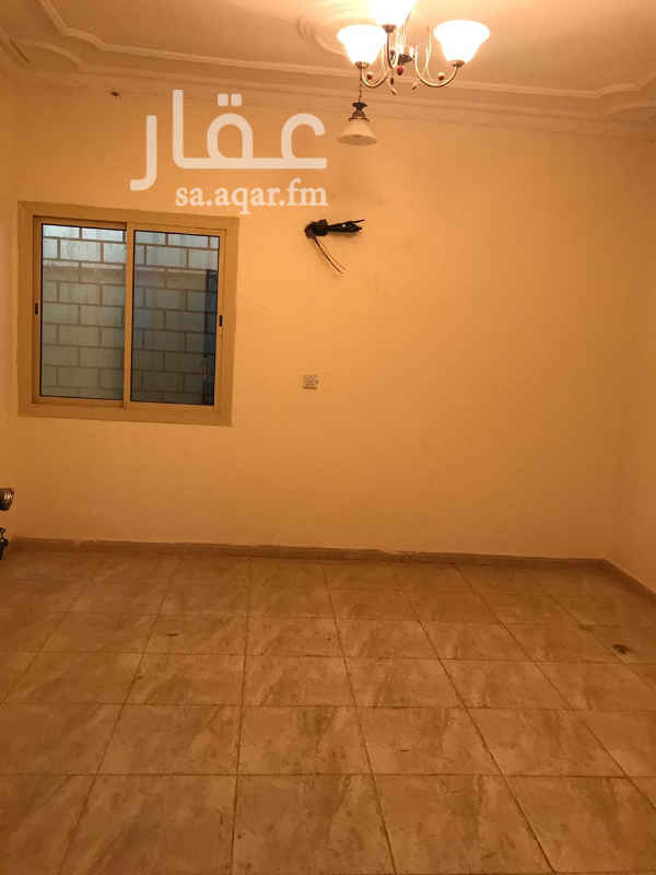1755138 شقة متكونة من 4 غرف وصالة و3 دورات مياه ومدخل رجال ومدخل نساء في الدور الأول
المساحات :
المجلس 6*4
جميع الغرف والصالة 4*4
الماء وايت بين الجيران
لايوجد حوش أو سطوح
الايجار 12000 ريال سنويا
الدفع شهري كل شهر 1000 ريال