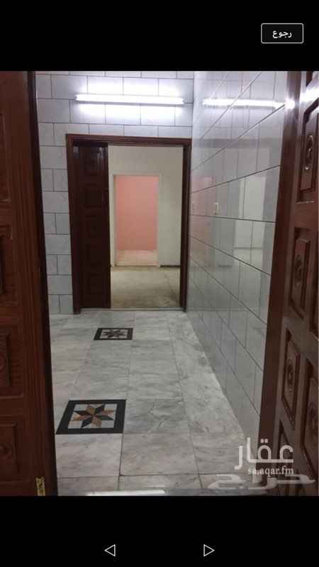 1395269 دور للايجار بالحلقه الغربيه 19 الف قابل للتفاوض
مكون من مدخلين لدور + مدخلين للمطبخ وخمس غرف وثلاث دورات مياه وصاله
بجانب جامع لصلاه ومدارس بنات متوسط وثانوي وابتدائي وروضه
بجانبه جميع الخدمات قريب جدا من القيم