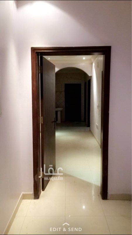413381 يوجد مكتب في مجمع مكاتب مكون من
٤غرف
٣ دورات مياه
مطبخ
وصاله
* يوجد مواقف خاصة للمكاتب