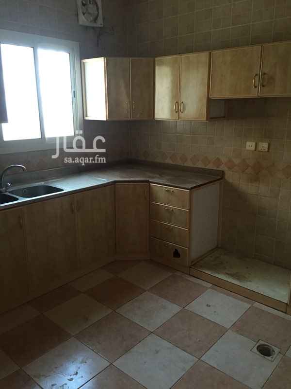 1634871 شقه ثلاث وصاله ومطبخ راكب المنيوم و٢ حمام الشقه نظيفه وغرفها واسعه موقعها بحي المنصوره خلف بنده الي على شارع معن بن زايده