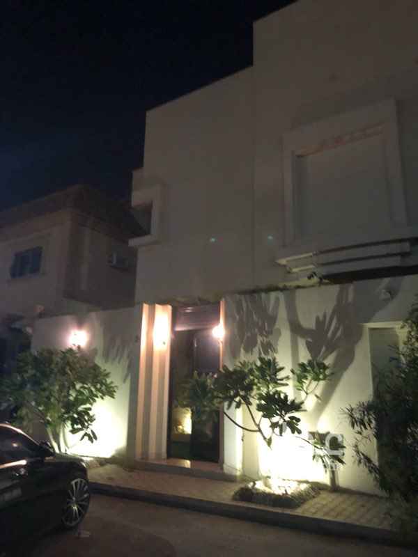 1598072 موقع مميز في عرقه، قريبه من جميع الخدمات مطله على ملاعب اطفال وحديقة وممشى.
قريبه:
الحي الدبلوماسي
مستشفى الملك خالد الجامعي
مستشفى العيون
مجلس التعاون الخليجي
مدينة الملك عبدالعزيز للعلوم والتقنيه
الفله:
قبو
تكييف سبلت
مطبخ جاهز
غرفة سائق
تفاصيل الدور الارضي
مجلس، صاله, 1 دورة مياه،مطبخ
الدور الاول
صاله، جناح بغرفة ملابس ودورة مياه، غرفتين بدورتين مياه
الدور الثاني
جناح بدورة مياة، غرفه للخادمه، غسيل، مستودع
واتسب او الاتصال
0505409492