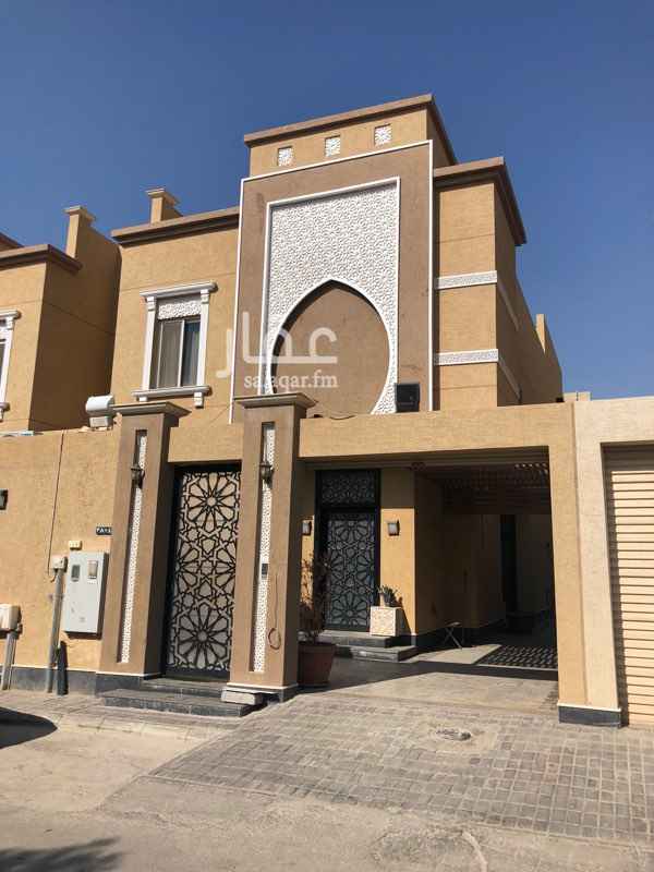 1298777 ڤيلا بمساحة ٣٠٠ متر مربع للايجار السنوي بحي الملك فهد مؤثثه أثاث فاخر مجلس ومقلط وصالة وجلسه خارجيه ومطبخ فاخر جداً ألماني وحمامين والدور العلوي اربع غرفة نوم و ٣ دورات مياه ويوجد مسبح وقبو مناسب لعمل نادي صحي مطل على المسبح جلسة بالسطح ومستودع وغرفة العاب اطفال وغرفة خادمة وغرفة غسيل. ولمزيد من الصور والتفاصيل الاتصال 0505413999