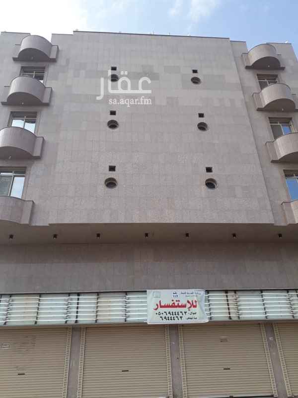 1328793 عبارة عن معرض كبير علي شارع ٣٠
يوجد شقة كبيرة مع المعرض ثلاث غرف وثلاث دورات مياة
ومطبخ عبارة عن سكن عمال لمعرض