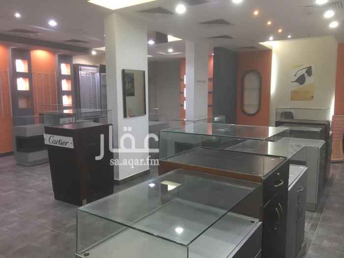 1388083 للإيجار معرضين في حي المصيف على طريق الملك عبدالعزيز مساحتها ١٢*٨ = ٩٦ متر مربع تقريباً فاخرة و نظيفة وفيها دورتين مياة ومستودعين ومكيفات مركزية وعدادين كهرباء وديكورات كاملة لنشاط نظارات و بصريات ولا مانع من تغير النشاط أو التجزئة وأبواب داخلية وخارجية ولوحة والماء مجاناً وقريبة من محطة الحافلات والطريق مطور بالكامل ومنطقة حيوية وغير مطلوب مبلغ لتقبيل بإيجار ثمانية وأربعين ألف ريال قسطين وستة وأربعين ألف قسط واحد لمعرض قابل لتفاوض بشكل معقول للأستفسار جوال المالك رقم ٠٥٠٥٤٢٥٦٥٢