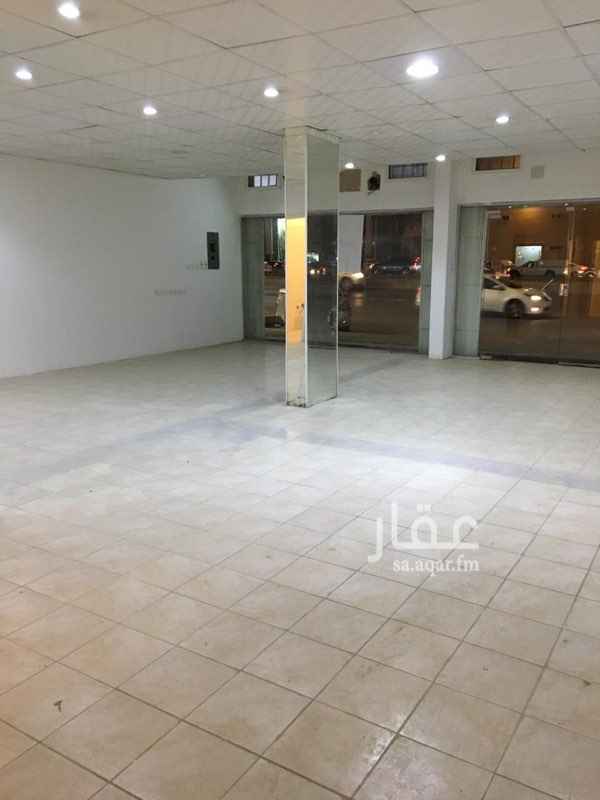 1702676 للإيجار معرض على طريق الملك عبدالعزيز بحي المصيف مساحته ١٢*٤ = ٤٨ متر مربع تقريباً فيه مكتب و دورة مياه ومستودع وعداد كهرباء مستقل وديكور سقف وباب داخلية وخارجية مميزاته موقع حيوي وزاوية ونظيف وقريب من محطة الحافلات والمعارض التي جوارها نشاط أتصالات و سياحة وآيس كريم و حلوى والماء مجاناً يإيجار ستة وأربعين ألف ريال دفعتين وخمسة وأربعين ألف ريال دفعة وحدة للأستفسار جوال المالك رقم ٠٥٠٥٤٢٥٦٥٢