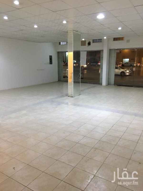 1702681 للإيجار معرض على طريق الملك عبدالعزيز بحي المصيف مساحته ١٢*٤ = ٤٨ متر مربع تقريباً فيه مكتب و دورة مياه ومستودع وعداد كهرباء مستقل وديكور سقف وباب داخلية وخارجية مميزاته موقع حيوي وزاوية ونظيف وقريب من محطة الحافلات والمعارض التي جوارها نشاط أتصالات و سياحة وآيس كريم و حلوى والماء مجاناً يإيجار ستة وأربعين ألف ريال دفعتين وخمسة وأربعين ألف ريال دفعة وحدة للأستفسار جوال المالك رقم ٠٥٠٥٤٢٥٦٥٢