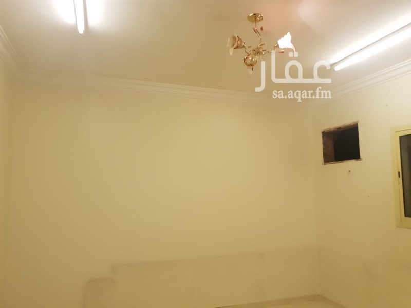 1648693 شقة في الدور الأول ثلاث غرف وصالة جانبية ودورتين مياه ومطبخ ومدخلين وعداد الكهرباء مستقل
في حي اشبيليا قريبة من طريق الملك عبدالله وقريبة من الدانوب
العمر ٥ سنوات
الايجار ١٧ الف