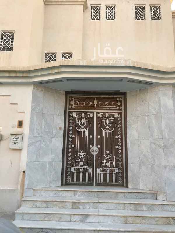 1701241 ١- الموقع حي المعيزيلة مقابل كلية الملك فهدالامنية دور ثاني بناء شخصي
٢- يحتوي الدور على مدخلين مستقلين مدخل للرجال ومدخل للنساء - غرفتين نوم كل غرفة بحمام مستقل عربي وافرنجي - مجلس مع حمام مستقل وغرفة مكتبة - صالة نساء كبيرة
- مطبخ كبير مع مخزن ( مستودع خاص بالمطبخ) -مقلط .
٣-عداد الكهرباء مشترك مع الملحق
٤- السقف جبس بورد مع اضاءة اسبت لايت
٥- المغاسل رخام
٦- المكيفات نظام شباك
٧- بويات جوتن
٨- الجار في الدور الارضي يعمل في المحكمة الكبرى
