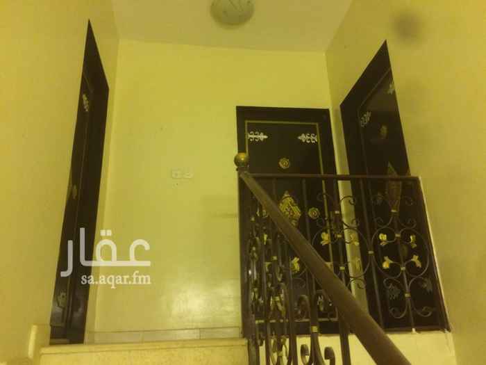 1678435 شبه جديده
ثلاث مداخل
غرف كبيره
قريبه من المدارس والخدمات
