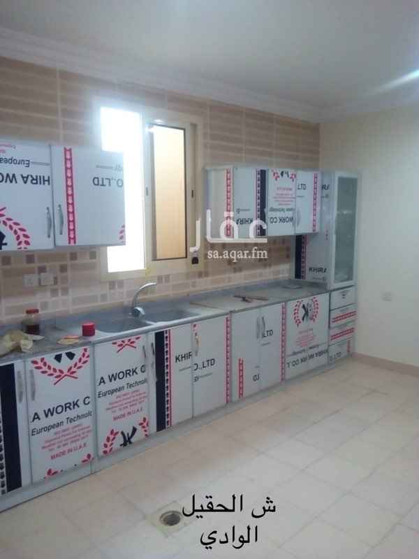 1299191 شقه في السطح 3 غرف وصاله وحمامين مع مطبخ ومكيفات سبلت وسطح ... الاتصال بعد العصر الى الساعه10م