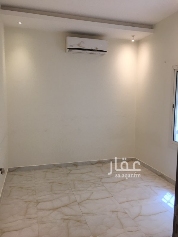 1509870 دور ارضي حي الوادي مخرج 6 خلف اسواق مرجان
3 غرف وصاله ومطبخ ومكيفات سبلت وغرفة سائق .
الاتصال من بعد صلاة العصر الى الساعه 10م