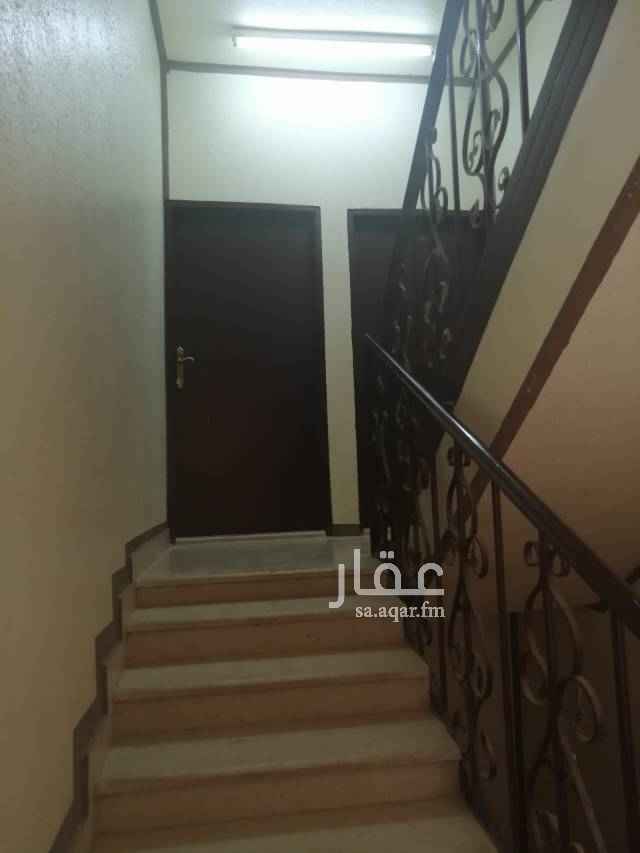 1584945 دور علوي مدخل مشترك
السطح ملحق مستاجر
الدور ٥ غرف وصاله و٣ حمام ومطبخ
شرق شارع بن الهيثم قريب طريق الملك عبدالله
عداد مستقل