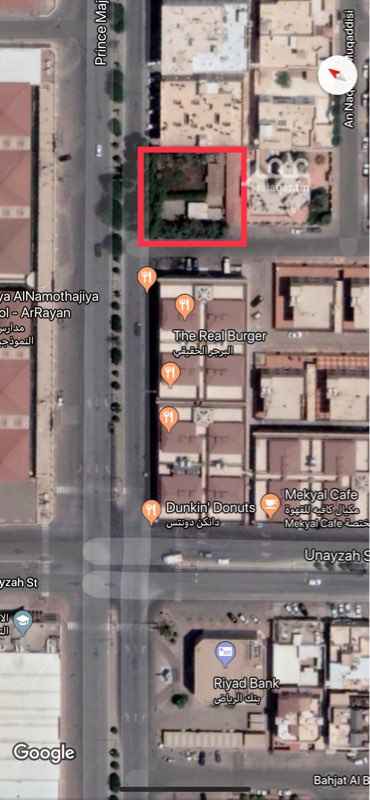 1206295 ارض تجارية، زاوية بمساحة الف متر على شارع ماجد بن عبدالعزيز.