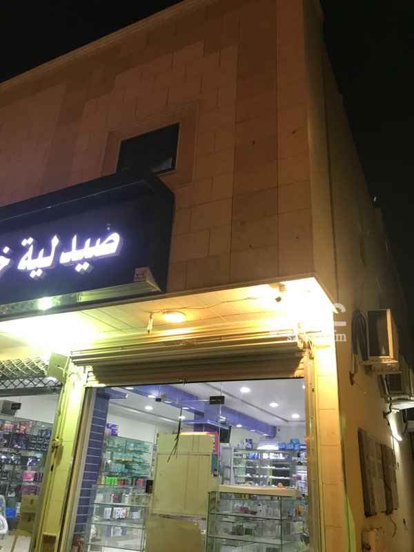 1537634 شقة بها غرفتين وصالة ومجلس ودورتين مياه في الدور الثاني في عمارة حديثة