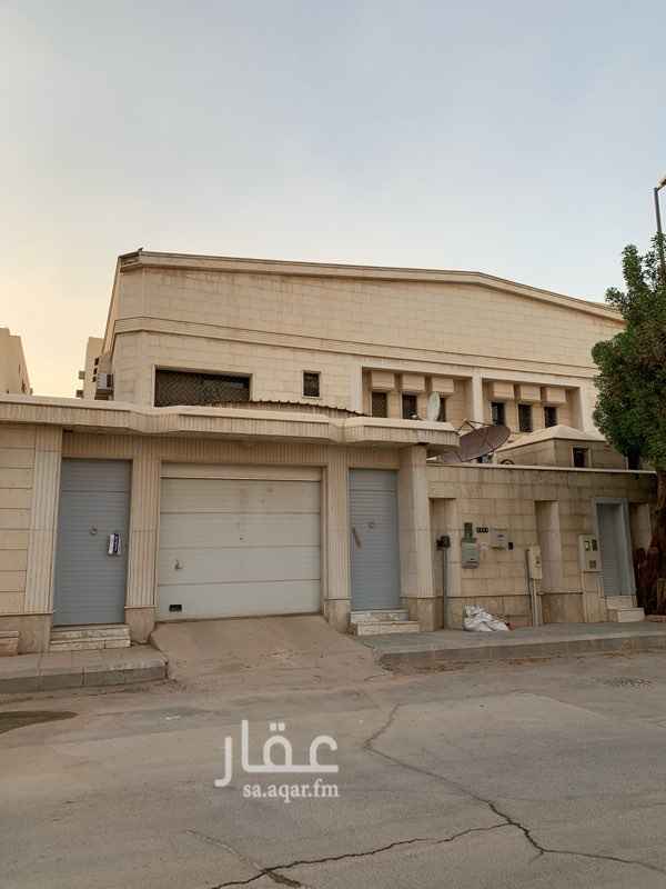 1595511 فيلا دبلكس دورين للإيجار بمساحة 312:5 م² بحي المصيف على شارع جنوبي عرض 15 م (عبدالخالق السنباطي) شرق طريق الملك عبدالعزيز جنوب شارع الأمير عبدالمحسن الجلوي _ مجلسين رجالي ونسائي وغرفة طعام ومطبخ وأربع غرف نوم وغرفة خادمه وغرفة غسيل وملحق أمامي بحمام خارجي وداخلي ومستودعين مجهزين بخزائن وأرفف بالإرتداد الخلفي ، والفيلا مكيفه بالكامل للغرف والصالات والمطبخ راكب وعدد الحمامات ثمانيه ، كما يوجد تكييف صحراوي أمريكي على الصالتين العلوية والسفليه وبالمقدمة مظلة سيارة .