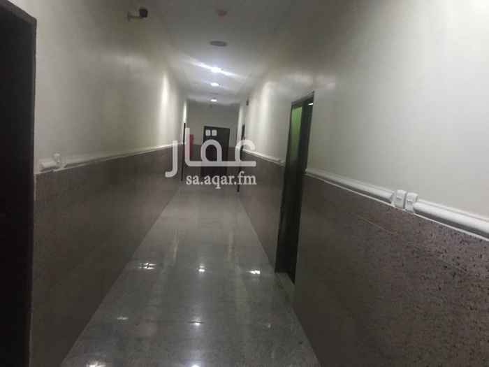 1109132 مكون من غرفتين وصاله كبيره ودوره مياه ومستودع صغير ومدخل يوجد به 3مكيفات اسبلت تشطيب ممتاز مقابل قصر الامير مقرن ابن عبد العزيز