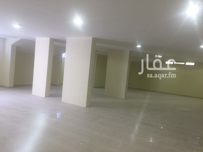 1206374 بدروم جديد له مدخل من داخل العماره وباب خارجي على الشارع وبه دوره مياه وممكن يتبعه شقه صغيره بالبدروم غرفتين وحمام ومطبخ عند الطلب
