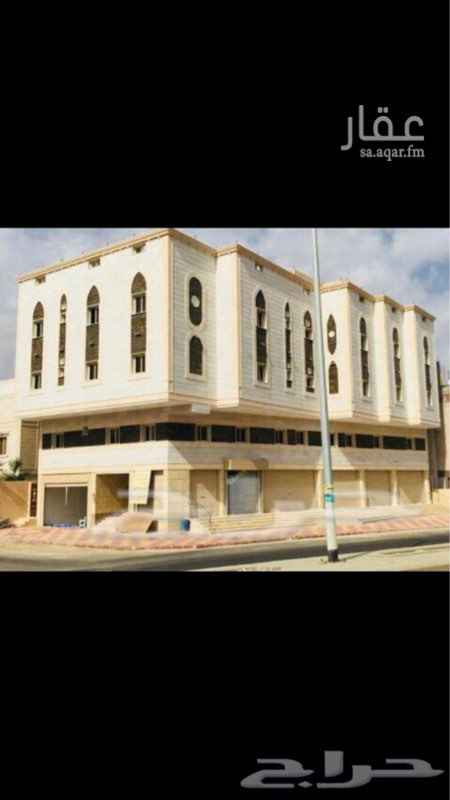1274980 اربع محلات مع شقة خلفية في عمارة جديدة على شارع تجاري في زهرة العمرة وفي امكانية تأجير جزء منها
المحلات حاليآ منفصلة كل محل مستقل
ممكن فتحها على بعض حسب طلب المستأجر