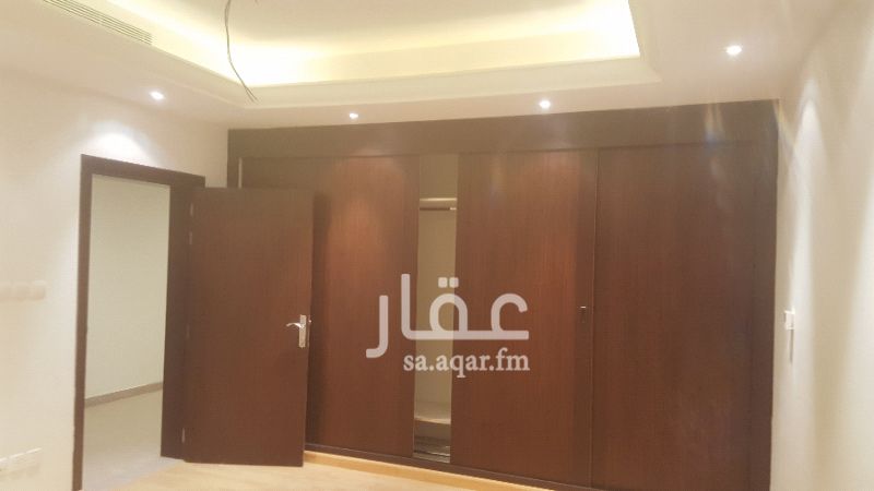 1327765 للايجار عماره بالكامل في مكه النزهه خلف المسجد الكويتي مناسبه لسكن اطباء وممرضين مكونه من 4 ادوار بها 15 شقه من 2 غرفه وصاله و 4 غرف وصاله و 5 غرف و صاله بها فيلا في الدور الاخير 6 غرف بمصعد خاص و سطح مطلوب 500 الف ريال