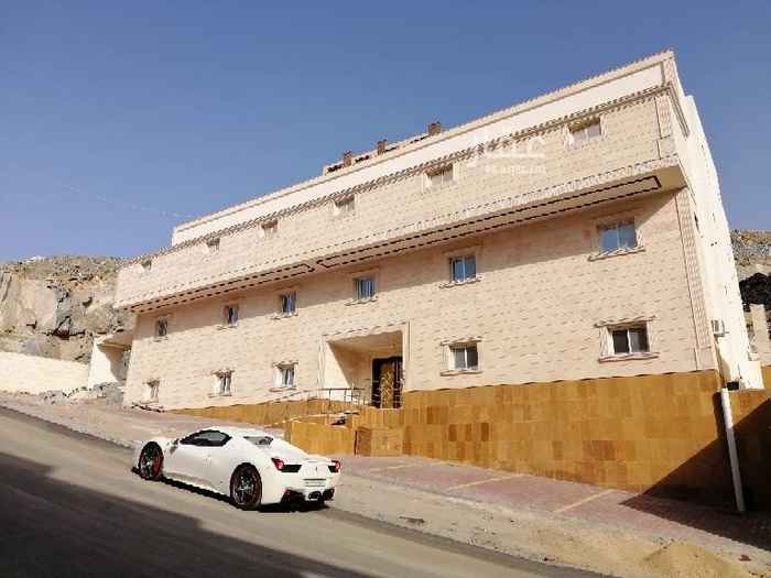 1476827 للايجار عمارة جديدة في مكة العوالي المساحة 900 متر مكونه من 17 شقة من 2 غرفه و 3 غرف مناسبة لسكن ممرضات أو سكن أطباء أو مهندسين أو سكن حكومي و السعر قابل للتفاوض