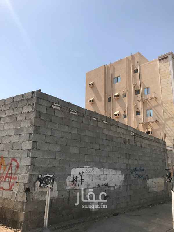 1421418 ٤ قطع او قطعتين في مخطط بطحى قريش شمال جامع التعاون على شارع 64 تجاري وعلى شارع ١٢ خلفي. الارض على ثلاثة شوارع