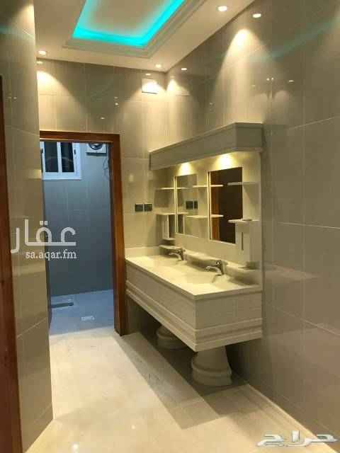1452423 شقتين جديده في الدور الثاني والثالث كل شقه مكونه ٤ غرف وصاله ومطبخ و٣ حمامات وحمام غسيل ومدخلين رجال ونساء الكهرباء والماء مستقل ويوجد مصعد الايجار ٢٢٠٠٠ على دفعتين