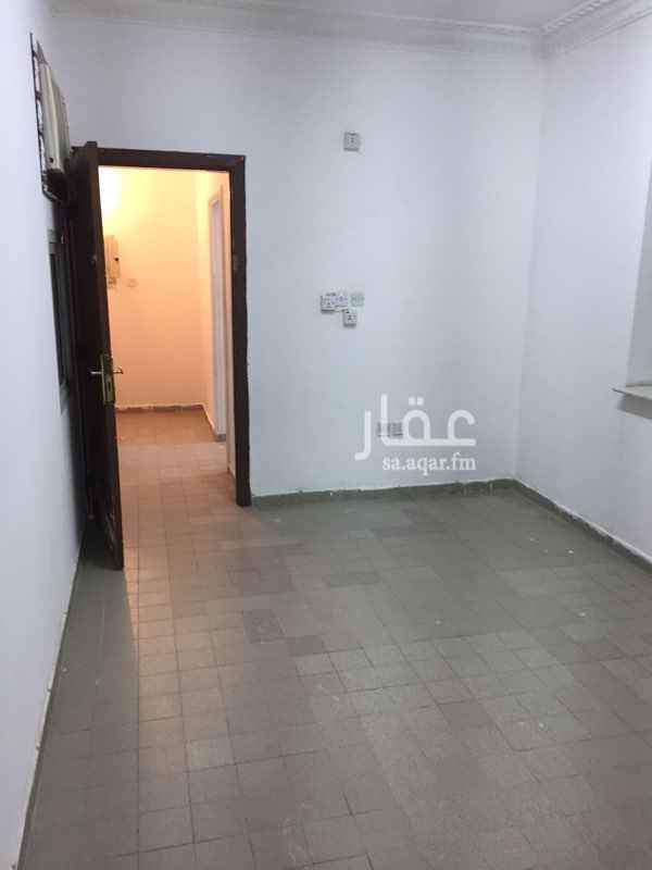 1747080 شقه صغيره ثلاث غرف مطبخ راكب حمامين 4مكيفات راكبه عداد مستقل حاله جيده