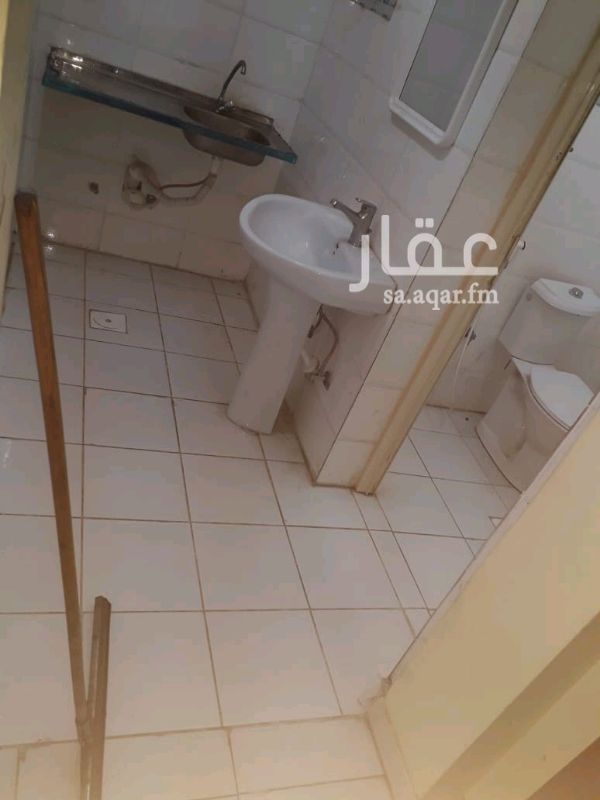 1282120 غرفة عزاب بحمام خاص ومطبخ السعر شامل ماء وكهربه