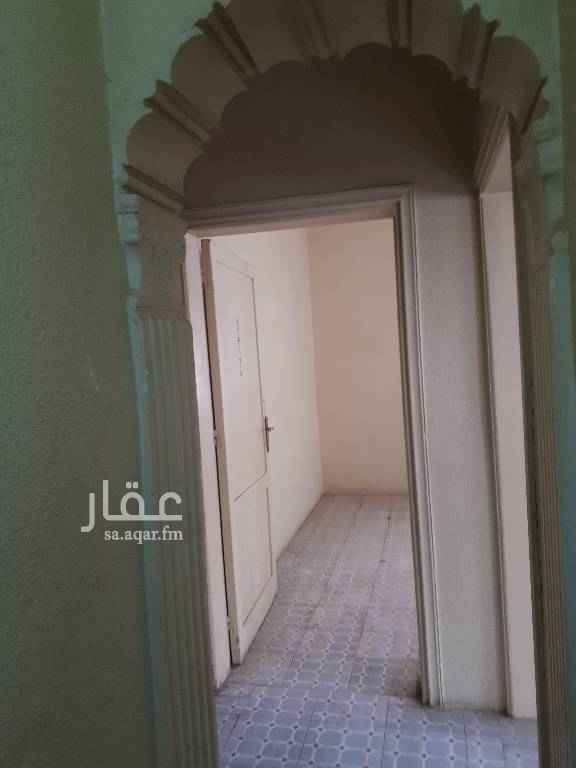 1459179 بجوار مسجد وبجوار خدمات تجارية