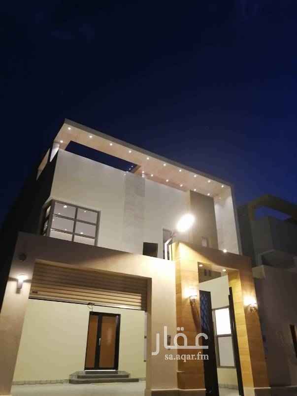 1754904 فيلا مستقله تشطيب ديلوكس إشراف هندسي على الاساسات والبناء بشهاده جميع الضمانات موجوده عوازل ومواد كهرب جوده عاليه تصميم ممتاز شرحه تفصيل الفله يعطي مساحات كبيره.... دور ارضي تكييف مركزي راكب مع الغرفه الرئيسيه فله مميزه جدااااا... مداخل سهله على بن جلوي وعلى طريق الملك فهد
