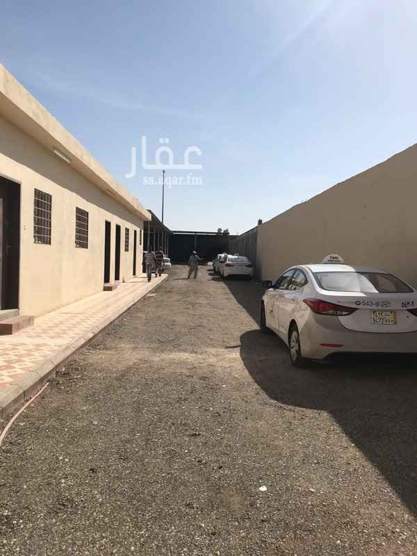 1630960 عبارة عن حوش عدد ٢غرفة مطبخ حمام
ممكن استخدامة معدات سيارات منتجات مواد بناء
