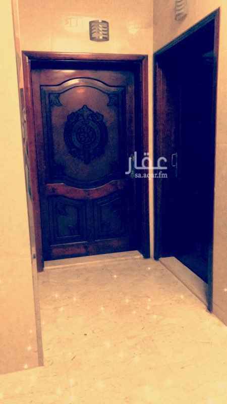 1665358 شقة للاجار بحي مهزور خلف محل هزاز الاسعار على الدائري دور أول مدخلين خمس غرف ثلاث دورات مياه وملحقاتها تشطيب ديلوكس مطلوب 27 الف دفعتين وقابل للتفاوض >~التواصل على الجوال رقم 0561969309