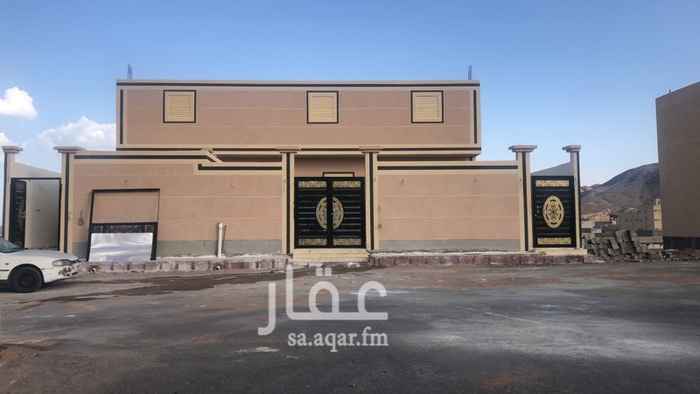 1701884 عماره دور شقتين شقه 5 غرف ومجلس خارجي و3 دورات مياه وشقه من 3 غرف ودورتين مياه والستره مرتفعه 3 متر