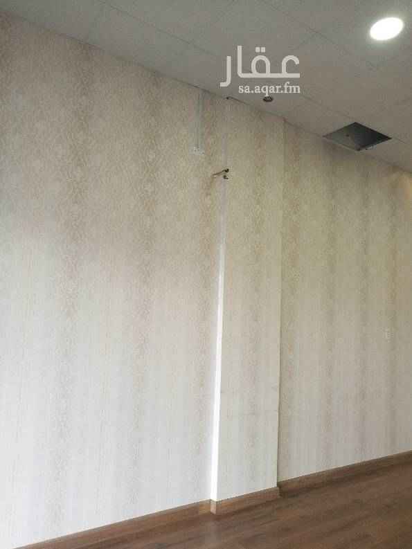 1489587 محل للايجار بموقع متميز جدا على الشارع العام الثقبه (شارع 25 تقاطع ابها ) يصلح لكافة الانشطه تشطيب وديكورات ممتازه وحديثه بسعر 14000 ريال سنويا .