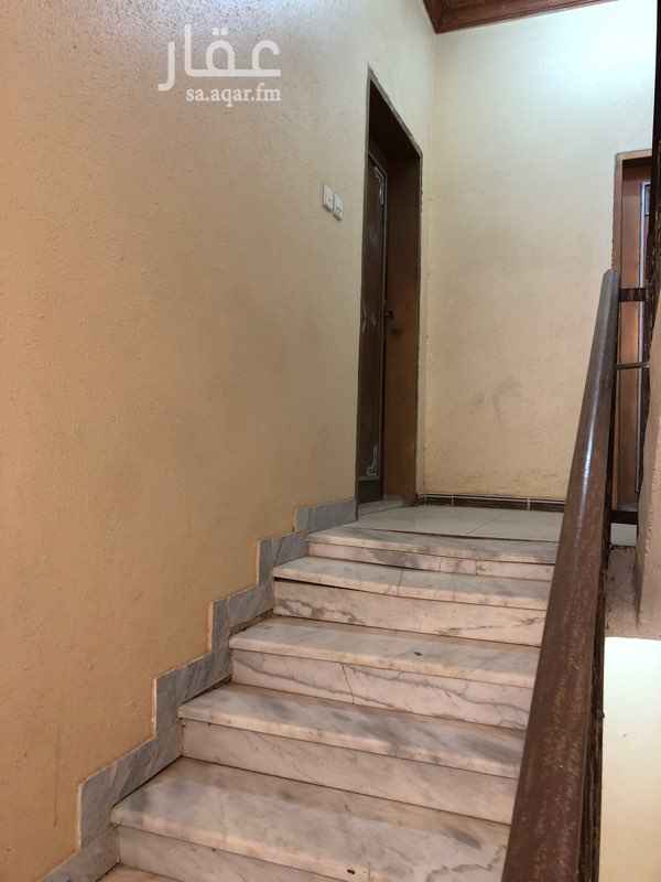 1681916 شقه غرفتين ومطبخ صغير دورتين مياه عداد مشترك يوجد بها عدد مكيفين شباك وفرن وثلاجه وغرفه نوم وكنب
بامكان الذي يرغب المستاجر الاستغناء عن الاثاث غرفة النوم والكنب السعر قابل لتفاوض