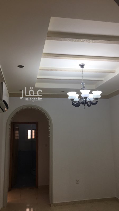 1576762 شقة اربع غرف قريبة من الخدمات 6مكيفات سبيلت راكبه ومطبخ راكب قريبه جدا من بنده وماكدونالدز