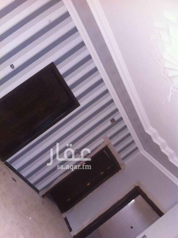 1386522 دور بثلاث مداخل بحي ام العيس التابع لام العراد الدور العلوي من الارضي ..