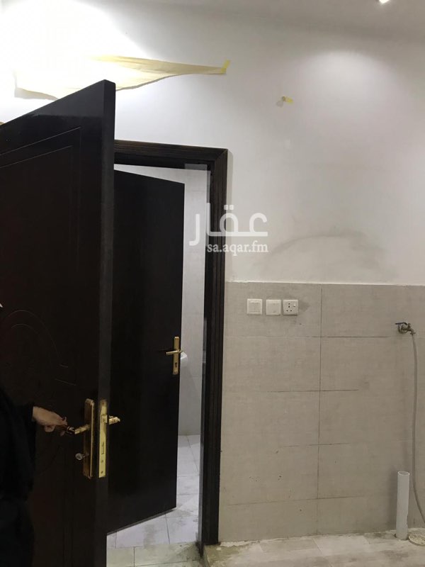 1642246 غرفة مع مطبخ وحمام
شاملة للماء والكهرباء