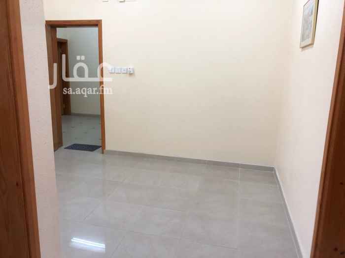 1699847 شقه برسلان مكونه من ٤ غرف وصاله مدخلين دورتين مياه
مطله ونظيفه ٤ دفعات