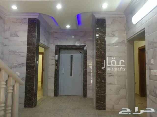 1741937 خمس غرف وصالة ومطبخ و3دورات مياه.
مصعد وسطح مستقل