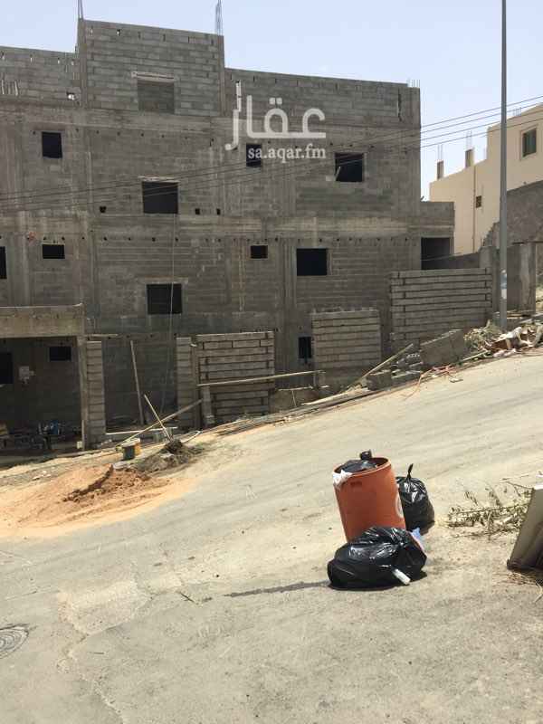 669863 عمارة للبيع حي رظف طريق آل يوسف 3 أدوار
الدور الأول والثاني 4 شقق منفصلة المداخل.
**كل شقة مدخلين تتكون من :
4غرف ومطبخ وصالة ومستودع 3 دورات مياه وخزان مستقل.
•• الدور الثالث دور كامل مكون من مجلس رجال ومقلط ومجلس نساء وأربع غرف نوم وأربع دورات مياه وصالة ومطبخ ومخزن وخزان مستقل وملحق غرفة ودورة مياه.
يوجد مصعد وبايكة للسيارة.
مساحات الغرف لايقل عن 5*4 وأكثر.
( تم الانتهاء من أعمال التأسيس للكهرباء
والسباكة من النوع الحراري ألماني ).