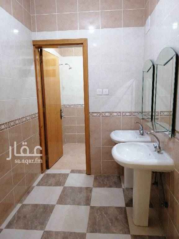 1463807 شقة من ٥ غرف مدخلين دور اول
عداد مستقل
ومدخل مستقل