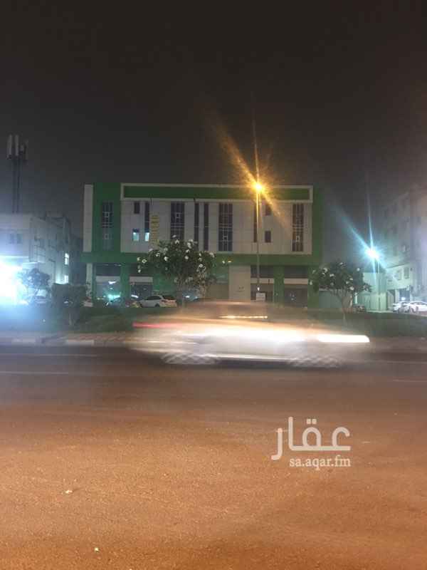 1552750 للايجار عماره فيه 50 شقه عبره عن غرف وصاله وحمام ومطبخ يوجد مصعد ومدخلين تفتح العماره على 3 شوارع والموقف سيارت الدور الارضى كامل تصلح مستوصف