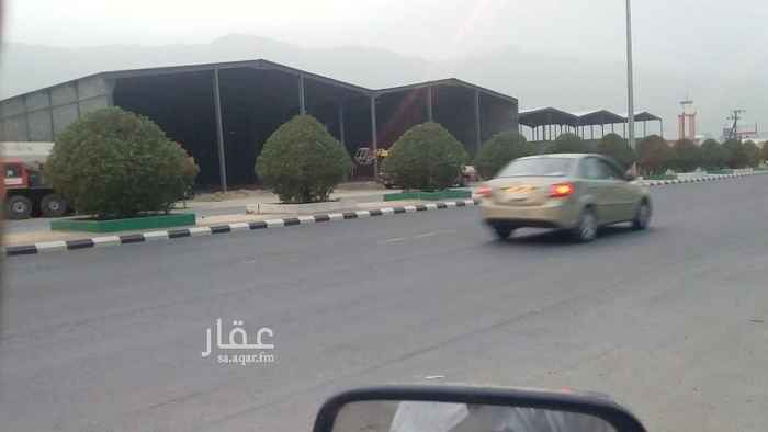 1690037 معارض للإيجار طريق الملك عبد العزيز بالقرب من محافظه محايل عسير الفتحه ٨ في ١٥ عشر فتحات وبهو خلفي ٢٥٠٠ متر