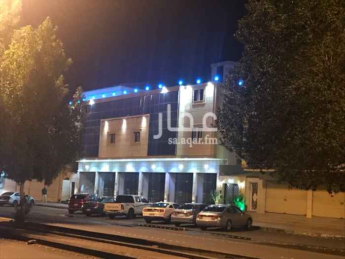 1571184 محل تجاري ست فتحات على شارع مميز يمكن استخدامه معرض واحد في عمارة كما بالصورة مع وجود بدروم على مساحة تقدر ب 600 م يفتح على حديقه ومواقف سيارات